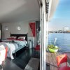 Отель A Bed & Breakfast on a Splendid Houseboat, фото 17