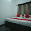 Отель Oyo 12224 Karoli Inn, фото 1