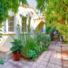 Отель 1920's Spanish beach bungalow, фото 13