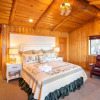 Отель Shoreline Lakehouse by Avantstay Majestic Lakefront Cabin w/ Hot Tub & Fire Pit!, фото 17