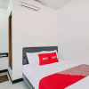 Отель Oyo 3198 Sukomanunggal Inn, фото 12