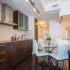 Отель New One Bedroom Condo Downtown-CN TOWER, фото 11