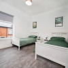Отель Modern Spacious 2 Bedroom House in Leigh, фото 2