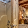 Отель Er96 - Squirrel's Leap - Great Location! Close To Town! 2 Bedroom Cabin by RedAwning, фото 13
