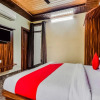 Отель OYO 30911 Eleven 43 Suites, фото 5