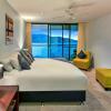 Отель Waves 5 Luxury 3 Bedroom в Whitsundays