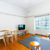 Отель Spacious Art Deco Apartment in Darlinghurst, фото 10