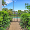 Отель Spacious 3-beds w Direct Access to Pool, фото 21
