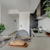 Отель Sanders Arch - Adorable 1-bdr Apt w Balcony, фото 12