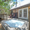 Отель 'horse Thief Inn' Cabin Retreat w/ Deck & Hot Tub!, фото 12