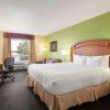 Отель Days Inn & Suites by Wyndham Thompson, фото 4
