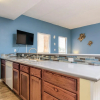 Отель Charming Family Condo Sleeps 6 Next to Beach!, фото 5