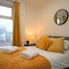 Отель Free Local Parking - Fast WiFi - Sleeps 10 Guests by PROPERTY PROMISE, фото 3