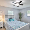 Отель Breezy Largo Getaway - 5 Minutes to Beach!, фото 6