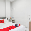 Отель RedDoorz near Suroboyo Carnival Park, фото 3