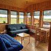 Отель Bright and Peaceful Cabin with Views & Hot Tub, фото 9