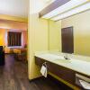 Отель Econo Lodge Inn & Suites, фото 9