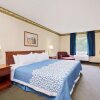 Отель Days Inn West Liberty, фото 8