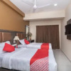 Отель OYO 18621 V Grand, фото 2