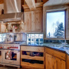 Отель Three Peaks Mountain Lodge 5 Bedroom Home by RedAwning, фото 19