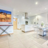 Отель Lively 1 BR at Al Nabat Shoreline 8 Palm Jumeirah by Deluxe Holiday Homes, фото 15