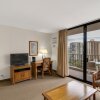 Отель Waikiki Sunset Suite 1212 - Fp 1 Bedroom Home by Redawning, фото 15