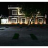 Отель Queen's Land Inn в Янгоне