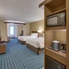 Отель Fairfield Inn & Suites by Marriott Wichita East, фото 4