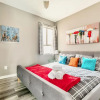 Отель Cozy 1 King BR Apt With Netflix - Prime Location, фото 3