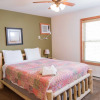 Отель Boulder Field Lodge ~ HOT TUB ~ Free Linens, фото 5
