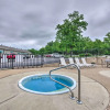 Отель Modern Condo w/ Balcony Near Fall Foliage & Golf, фото 14