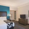 Отель La Quinta Inn & Suites by Wyndham Orlando UCF, фото 8