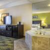 Отель Comfort Hotel & Suites, фото 4