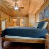 Отель Misty Pines 3 Bedroom Cabin by Redawning, фото 11
