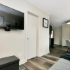 Отель Modern and Cozy - 1BR King Apt With Netflix - Near DT Ottawa, фото 3