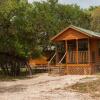 Отель Medina Lake Camping Resort Cabin 3, фото 15