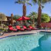 Отель Hilton Grand Vacations Club Palm Desert, фото 13