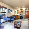 Отель K B M Resorts- Cbi-104 Upgraded 1bd, Wood Fireplace, Full Kitchen, Wifi, Walk to Slopes!, фото 8