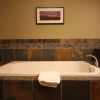 Отель Pinnacle Ridge Chalets by Fernie Lodging, фото 10