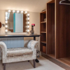 Отель Modern, luxury suites with private bathrooms close to city centre, фото 12