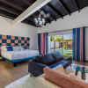 Отель Private Retreat w 5 BR Spa Pool Jacuzzi, фото 14