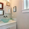 Отель The Oyster House 3 Bedrooms 2.5 Bathrooms Home, фото 9