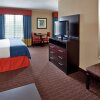 Отель Holiday Inn Express & Suites North Kansas City, an IHG Hotel, фото 5