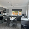 Отель Stunning Modern 6-bedroom House all With En-suite, фото 8
