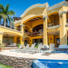 Отель Mediterranean-style Flamingo Mansion Offers the Ultimate in Beachfront Luxury, фото 13