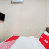 Отель Oyo 3198 Sukomanunggal Inn, фото 20