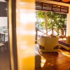 Отель Thulusdhoo Surf Camp, фото 3