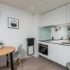 Отель Luxury 1BR Flat w Rooftop Garden, 360° of London, фото 3