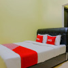 Отель OYO 1784 Hj. Aniek Residence, фото 5