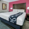 Отель La Quinta Inn & Suites by Wyndham Dallas I-35 Walnut Hill Ln, фото 17